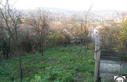 Casa de vanzare renovabila, 80 mp utili si 400 mp teren, curte comuna