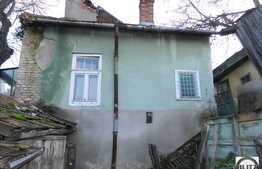 Casa de vanzare renovabila, 80 mp utili si 400 mp teren, curte comuna