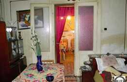 Vanzare casa cu 178 mp plus 125 mp hala