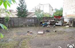 Vanzare casa cu 178 mp plus 125 mp hala