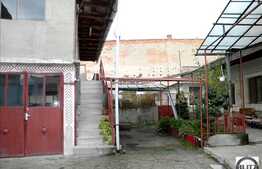 Vanzare casa cu 178 mp plus 125 mp hala