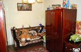 Vanzare casa cu 178 mp plus 125 mp hala