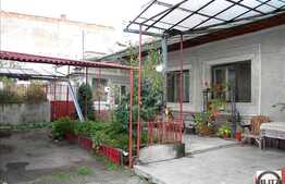 Vanzare casa cu 178 mp plus 125 mp hala