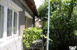 Casa renovabila sau demolabila de vanzare, 260 mp teren