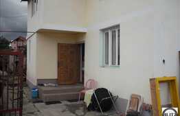 Casa solida in Cartierul Intre Lacuri.