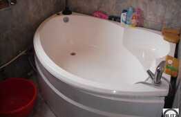 Casa solida in Cartierul Intre Lacuri.