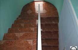 Casa solida in Cartierul Intre Lacuri.