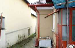 De vanzare casa cu 797 mp teren la o distanta convenabila fata de REAL