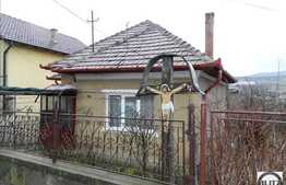 De vanzare casa cu 797 mp teren la o distanta convenabila fata de REAL