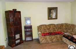 De vanzare casa cu 797 mp teren la o distanta convenabila fata de REAL