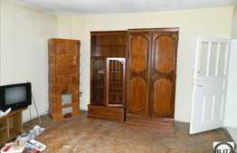 De vanzare casa cu 797 mp teren la o distanta convenabila fata de REAL