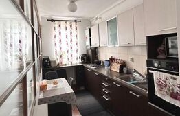 Apartament spațios 3 camere, balcon și parcare, etaj 3/3, zona Stadionului.