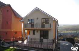 Casa c-tie noua situata intr-o zona linistita din Cluj!