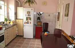 Casa Situata Intr-o Zona Linistita Din Iris !