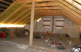 Casa Situata Intr-o Zona Linistita Din Iris !