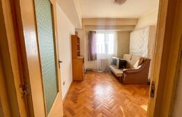 Apartament de 3 camere decomandat, 75 mp, 2 băi, 2 balcoane, etaj intermediar.