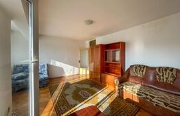 Apartament de 3 camere decomandat, 75 mp, 2 băi, 2 balcoane, etaj intermediar.