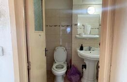 Apartament de 3 camere decomandat, 75 mp, 2 băi, 2 balcoane, etaj intermediar.