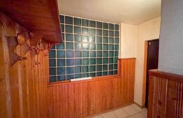 Apartament de 3 camere decomandat, 75 mp, 2 băi, 2 balcoane, etaj intermediar.