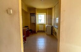 Apartament de 3 camere decomandat, 75 mp, 2 băi, 2 balcoane, etaj intermediar.