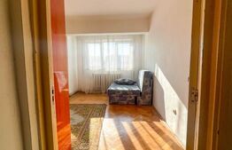 Apartament de 3 camere decomandat, 75 mp, 2 băi, 2 balcoane, etaj intermediar.