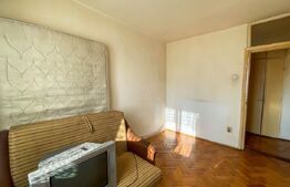 Apartament de 3 camere decomandat, 75 mp, 2 băi, 2 balcoane, etaj intermediar.