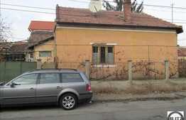 Casa demolabila de vanzare, cu teren de 320 mp si front la strada de 30ml!
