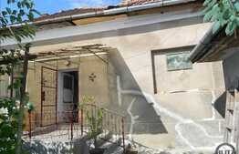 Casa de vanzare, 100 mp cu teren 350 mp, zona Intre Lacuri