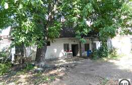 Casa demolabila/renovabila de vanzare, cu teren 425 mp