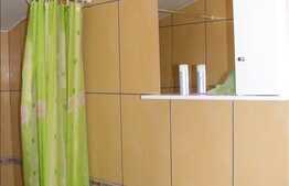 O casa primitoare, mobilata utilata in zona linistita!