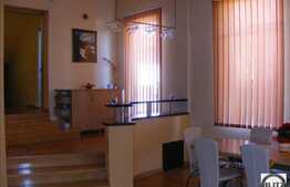 O casa primitoare, mobilata utilata in zona linistita!