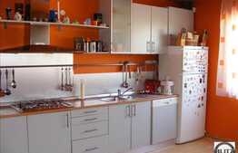 O casa primitoare, mobilata utilata in zona linistita!