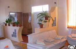 O casa primitoare, mobilata utilata in zona linistita!