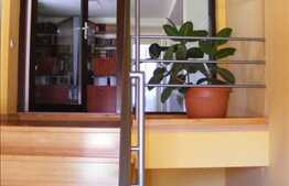 O casa primitoare, mobilata utilata in zona linistita!