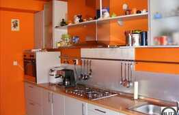 O casa primitoare, mobilata utilata in zona linistita!