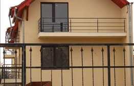 Casa tip duplex cu 225 mp utili.