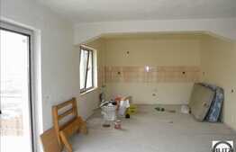 Casa tip duplex cu 225 mp utili.