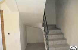 Casa tip duplex cu 225 mp utili.