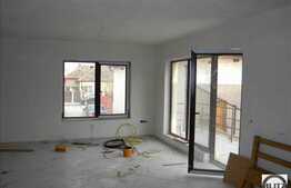 Casa tip duplex cu 225 mp utili.