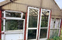 Casă de vânzare – proprietate generoasă 2.285 m² teren, 230.000 euro