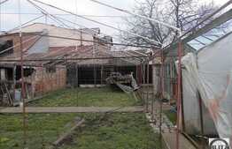 Vanzare casa demolabila cu 806 mp teren, zona linistita!