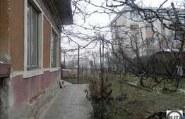 Casa demolabila de vanzare, cu teren 870 mp utili, in zona Intre Lacuri