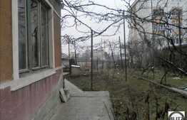 Casa demolabila de vanzare, cu teren 870 mp utili, in zona Intre Lacuri