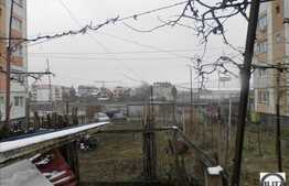 Casa demolabila de vanzare, cu teren 870 mp utili, in zona Intre Lacuri