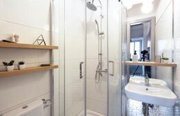 Oportunitate! 2 apartamente, 2 parcari, garaj, la cheie, zona Regionala