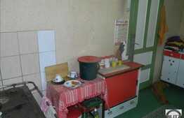 Casa de vanzare, 60 mp, teren 933 mp si front de 13,5 ml, zona Intre Lacuri!