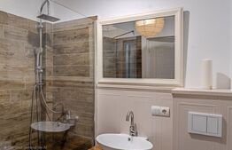 Apartament deosebit cu 3 camere, 67 mp, cu terasă de 120 mp,Calea Turzii