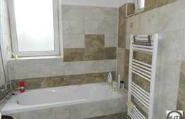 Apartament in imobil tip casa, 55 mp, 30 mp teren, zona cu acces facil