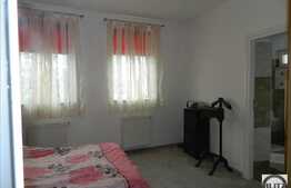 Apartament in imobil tip casa, 55 mp, 30 mp teren, zona cu acces facil