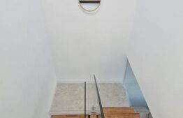 Casa de vanzare, 5 camere, 104 mp+curte proprie, Brașov